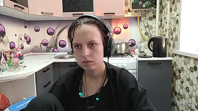 Saranade online show from 06-21-26, 04:57