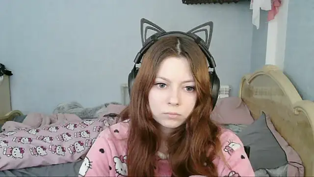 Snapshot of AlessiaViolet chatting on 06-27-26, 12:22 AlessiaViolet online show from 06-27-26, 12:22