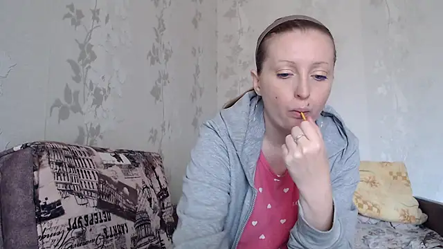 Snapshot of Luna_Bliiss chatting on 06-02-26, 10:15 Luna Bliiss online show from 06-02-26, 10:15