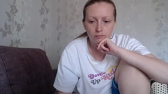 Snapshot of Luna_Bliiss chatting on 06-07-26, 10:53 Luna Bliiss online show from 06-07-26, 10:53