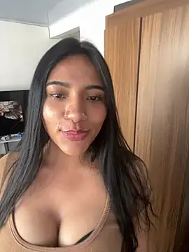 Snapshot of Caro_Mildrey chatting on 06-11-26, 09:34 Caro Mildrey online show from 06-11-26, 09:34