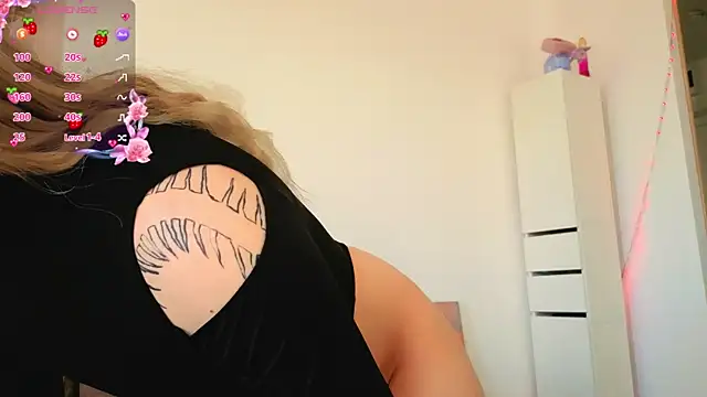 Snapshot of Chloecherry chatting on 07-01-26, 04:13 Chloecherry online show from 07-01-26, 04:13