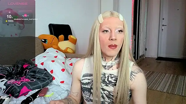 Snapshot of Chloecherry chatting on 06-06-26, 02:11 Chloecherry online show from 06-06-26, 02:11