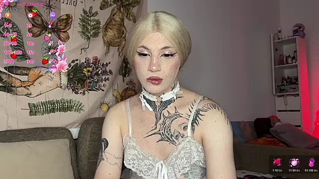 Snapshot of Chloecherry chatting on 07-13-26, 05:45 Chloecherry online show from 07-13-26, 05:45