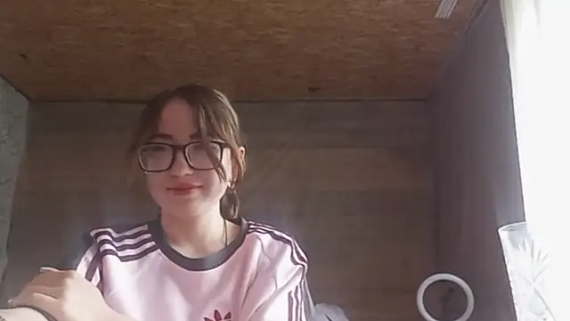 OliviaMoment online show from 06-19-26, 08:20