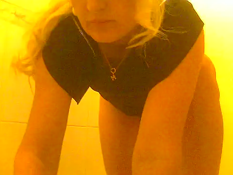 Snapshot of Alaska-perla chatting on 06-06-26, 01:22 Alaska-perla online show from 06-06-26, 01:22