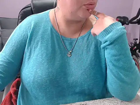 Snapshot of June_Osborne chatting on 05-29-26, 06:14 June Osborne online show from 05-29-26, 06:14