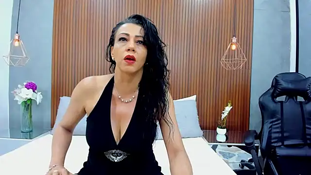 Velvet Luxx online show from 06-20-26, 07:41