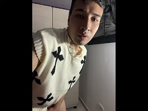 Snapshot of JULIANHOTSEX chatting on 06-11-26, 02:53 JULIANHOTSEX online show from 06-11-26, 02:53