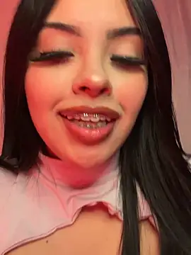 Snapshot of charlotte_blairr chatting on 06-08-26, 04:57 charlotte blairr online show from 06-08-26, 04:57