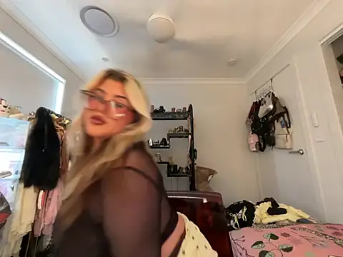 luckygigi online show from 07-08-26, 04:35
