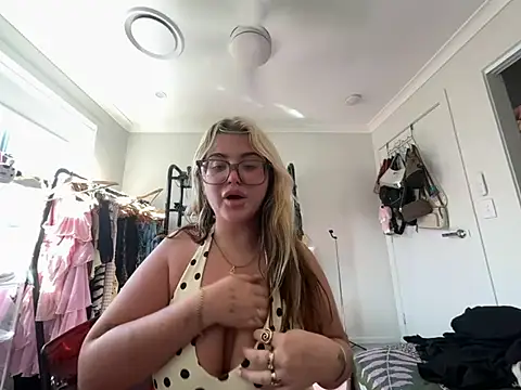 luckygigi online show from 06-04-26, 03:33