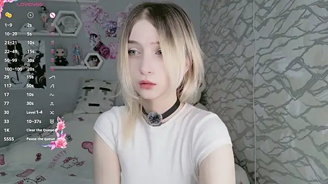 Snapshot of meganami chatting on 06-12-26, 01:42 meganami online show from 06-12-26, 01:42