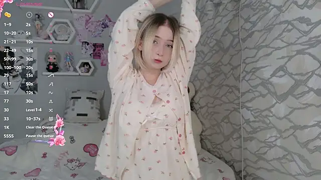 Snapshot of meganami chatting on 06-03-26, 01:12 meganami online show from 06-03-26, 01:12