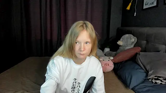 Snapshot of Asya_Almost chatting on 08-04-26, 01:10 Asya Almost online show from 08-04-26, 01:10
