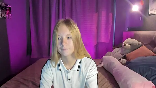 Snapshot of Asya_Almost chatting on 06-18-26, 01:04 Asya Almost online show from 06-18-26, 01:04