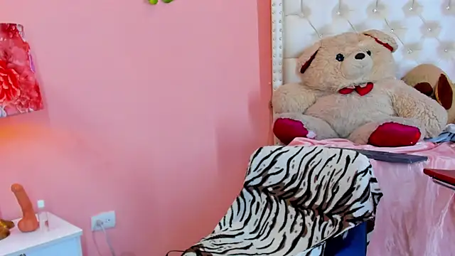 Snapshot of valentinee_xo chatting on 06-05-26, 06:52 valentinee xo online show from 06-05-26, 06:52