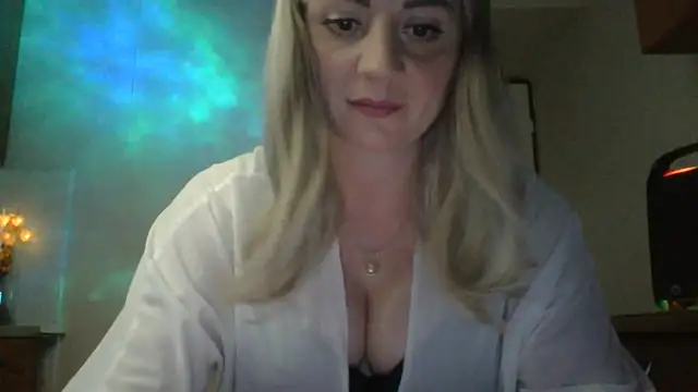 Snapshot of LunaaKiss chatting on 06-10-26, 08:32 LunaaKiss online show from 06-10-26, 08:32
