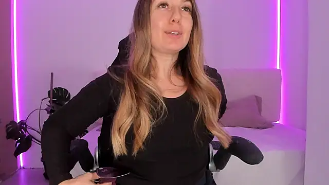 LindaWhite  online show from 11-20-25, 05:24