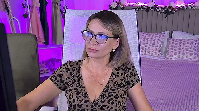 Snapshot of LioraVale chatting on 07-10-26, 03:56 LioraVale online show from 07-10-26, 03:56