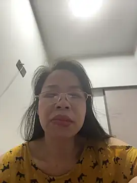 Snapshot of honghong_mother chatting on 06-09-26, 03:02 honghong mother online show from 06-09-26, 03:02