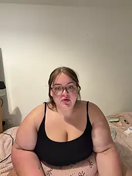 Snapshot of LillyMaexx chatting on 06-21-26, 10:04 LillyMaexx online show from 06-21-26, 10:04