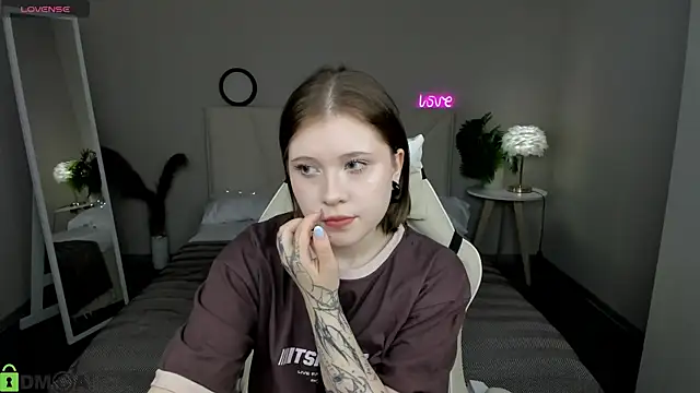 Kylie-Voss online show from 07-08-26, 02:57