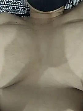 Snapshot of Student_girl76 chatting on 07-11-26, 04:35 Student girl76 online show from 07-11-26, 04:35