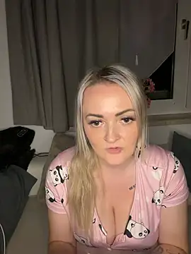 Snapshot of Alex-Blond chatting on 06-17-26, 08:08 Alex-Blond online show from 06-17-26, 08:08