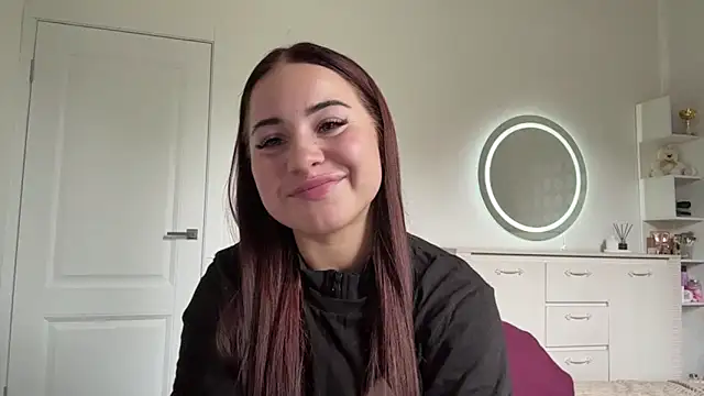 Snapshot of WildMiaa chatting on 06-14-26, 10:05 WildMiaa online show from 06-14-26, 10:05