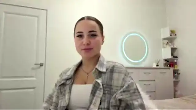 Snapshot of WildMiaa chatting on 06-05-26, 12:33 WildMiaa online show from 06-05-26, 12:33