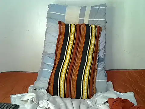 pretty lunaa online show from 06-16-26, 08:09