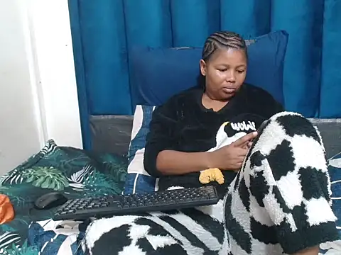 Mellowkittyyellow online show from 06-10-26, 03:02