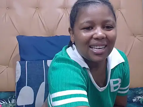 Snapshot of Mellowkittyyellow chatting on 06-26-26, 06:25 Mellowkittyyellow online show from 06-26-26, 06:25