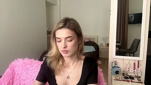 Midnight Postcard online show from 06-10-26, 11:44