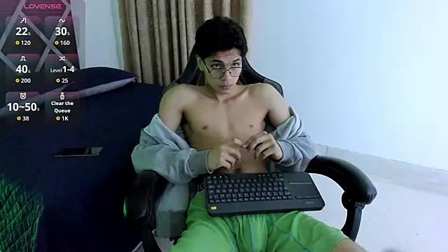 Ithan Hott online show from 06-19-26, 03:45