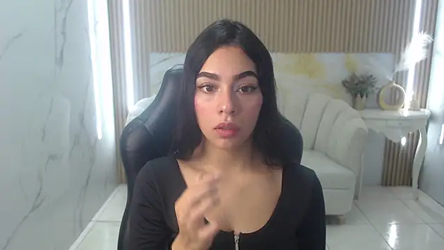 Snapshot of Emilly_s chatting on 06-10-26, 12:39 Emilly s online show from 06-10-26, 12:39