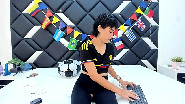 CarlaLinares online show from 06-27-26, 07:42