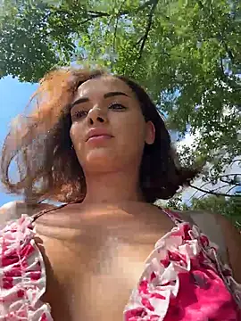 Snapshot of chloenyx chatting on 06-25-26, 01:05 chloenyx online show from 06-25-26, 01:05