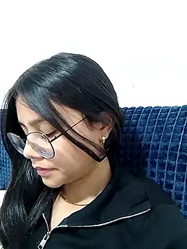 Snapshot of Sofielovee-01 chatting on 06-12-26, 02:20 Sofielovee-01 online show from 06-12-26, 02:20