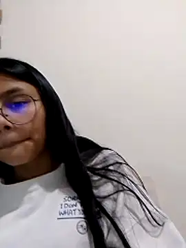 Snapshot of Sofielovee-01 chatting on 06-10-26, 01:18 Sofielovee-01 online show from 06-10-26, 01:18