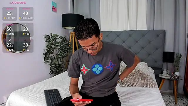Snapshot of Camilo_Santoss chatting on 06-05-26, 12:11 Camilo Santoss online show from 06-05-26, 12:11