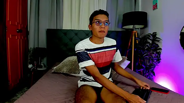 Snapshot of Camilo_Santoss chatting on 06-15-26, 03:18 Camilo Santoss online show from 06-15-26, 03:18