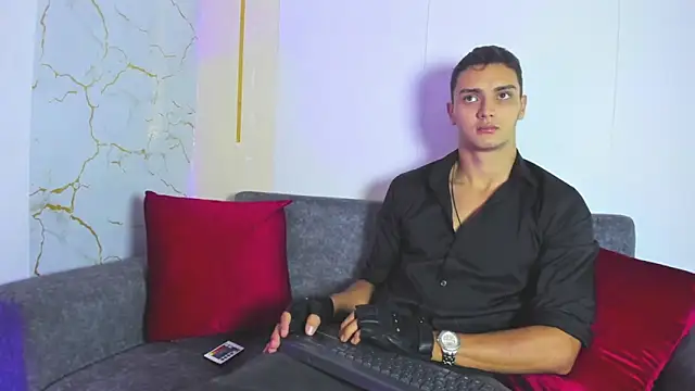 Snapshot of andrewevans46 chatting on 06-11-26, 02:14 andrewevans46 online show from 06-11-26, 02:14