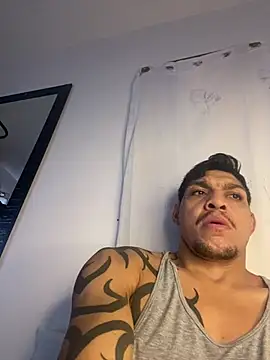 Snapshot of Tatuadomoreno23cm chatting on 06-28-26, 01:28 Tatuadomoreno23cm online show from 06-28-26, 01:28
