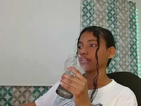 Snapshot of Isabellacarson chatting on 06-17-26, 05:56 Isabellacarson online show from 06-17-26, 05:56