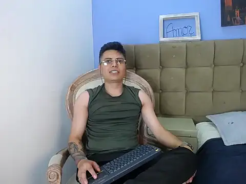 AquilesTaylor online show from 06-15-26, 01:22