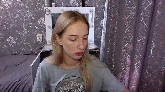 Snapshot of JennaLomeri chatting on 06-09-26, 10:16 JennaLomeri online show from 06-09-26, 10:16