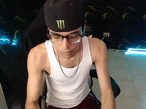 Snapshot of draven_sex chatting on 06-06-26, 01:44 draven sex online show from 06-06-26, 01:44