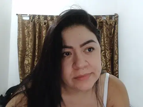 Snapshot of Luna-dark chatting on 06-06-26, 02:17 Luna-dark online show from 06-06-26, 02:17